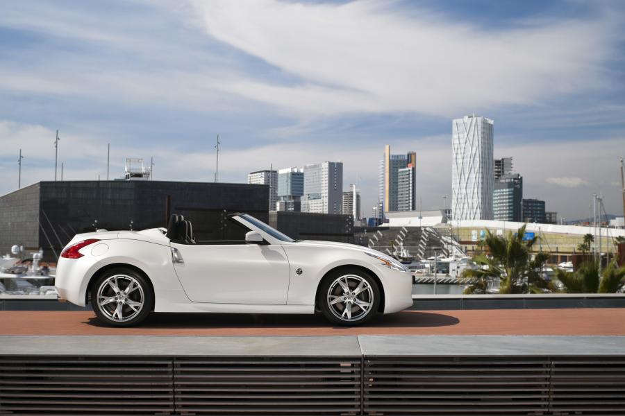  Nissan 370Z Roadster 2011 года  (фото 15 из 16)